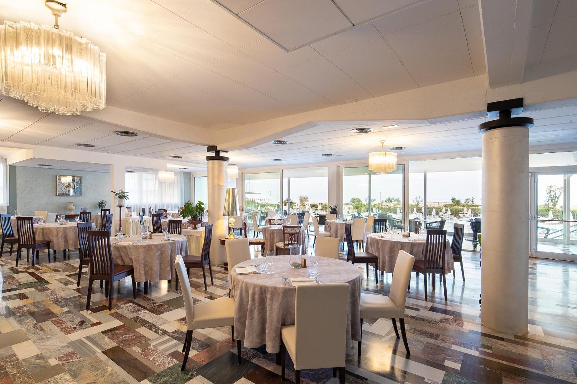 Fantinello Hotel Caorle Exterior foto