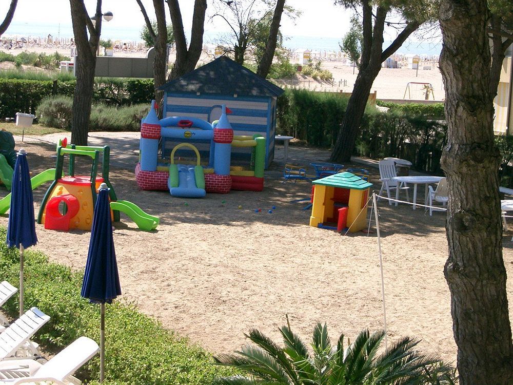 Fantinello Hotel Caorle Exterior foto